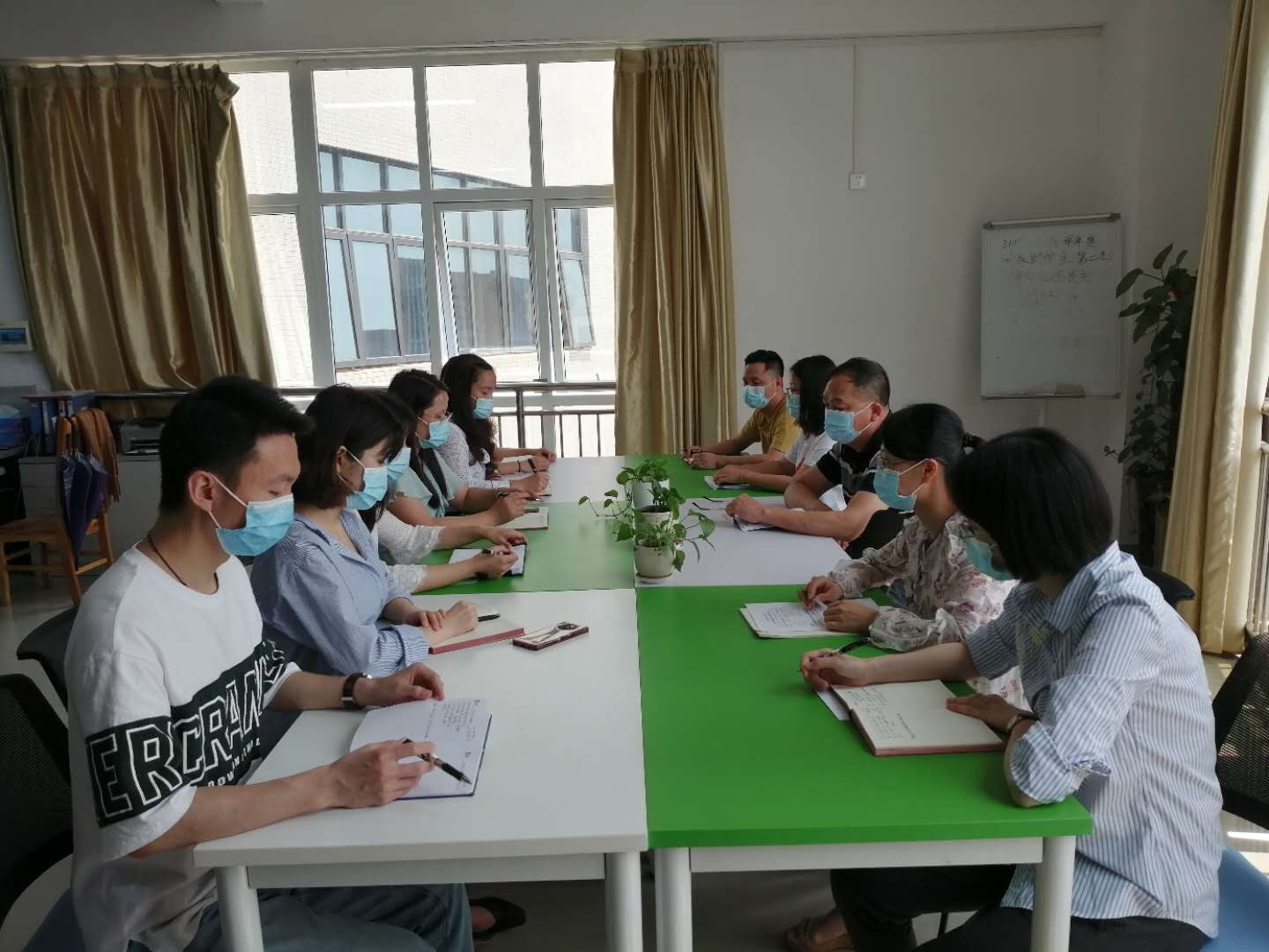 财经与物流管理学院召开非毕业年级返校复学学生管理工作专项研讨会